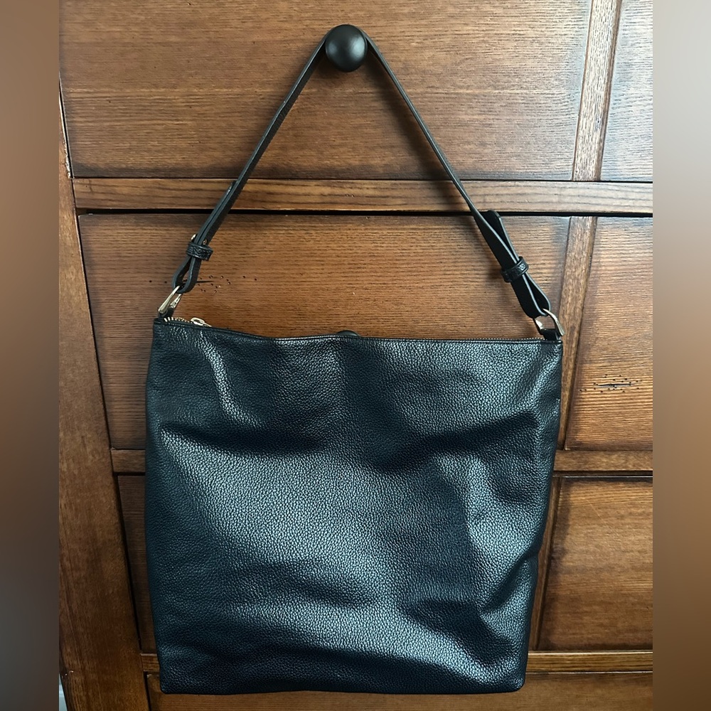 Elegant Black Leather Shoulder Bag